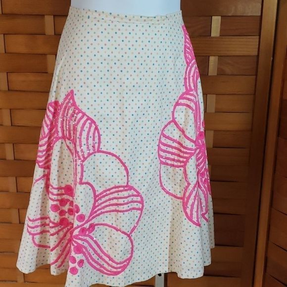 Adorable A symmetrical skirt - Picture 1 of 10